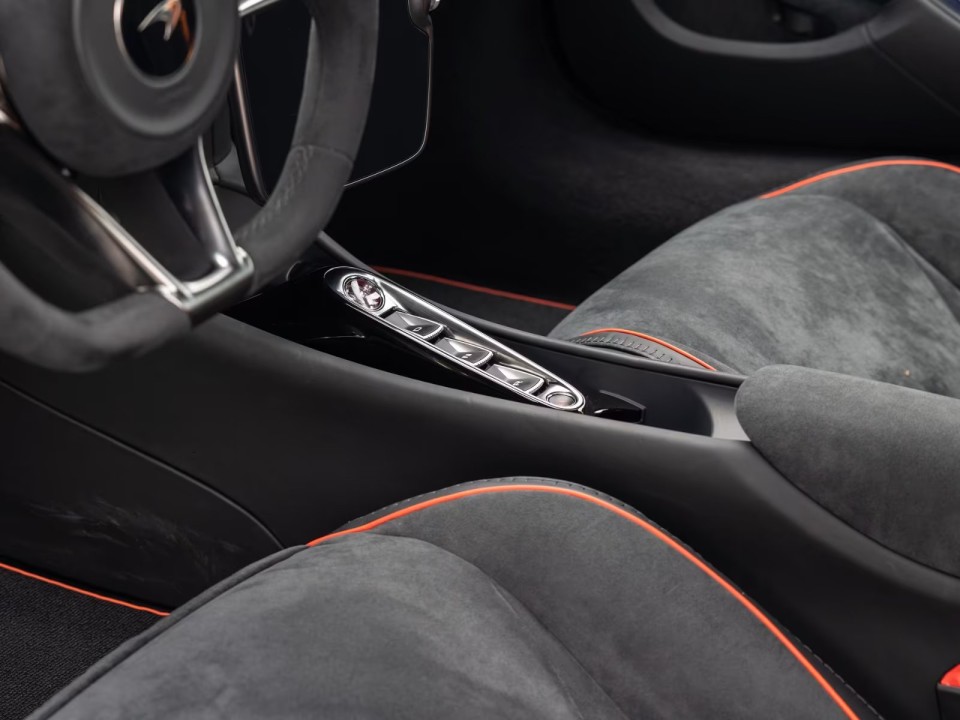 McLaren Artura - foto 13