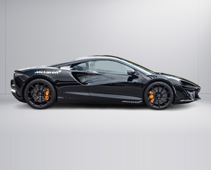 McLaren Artura (2)