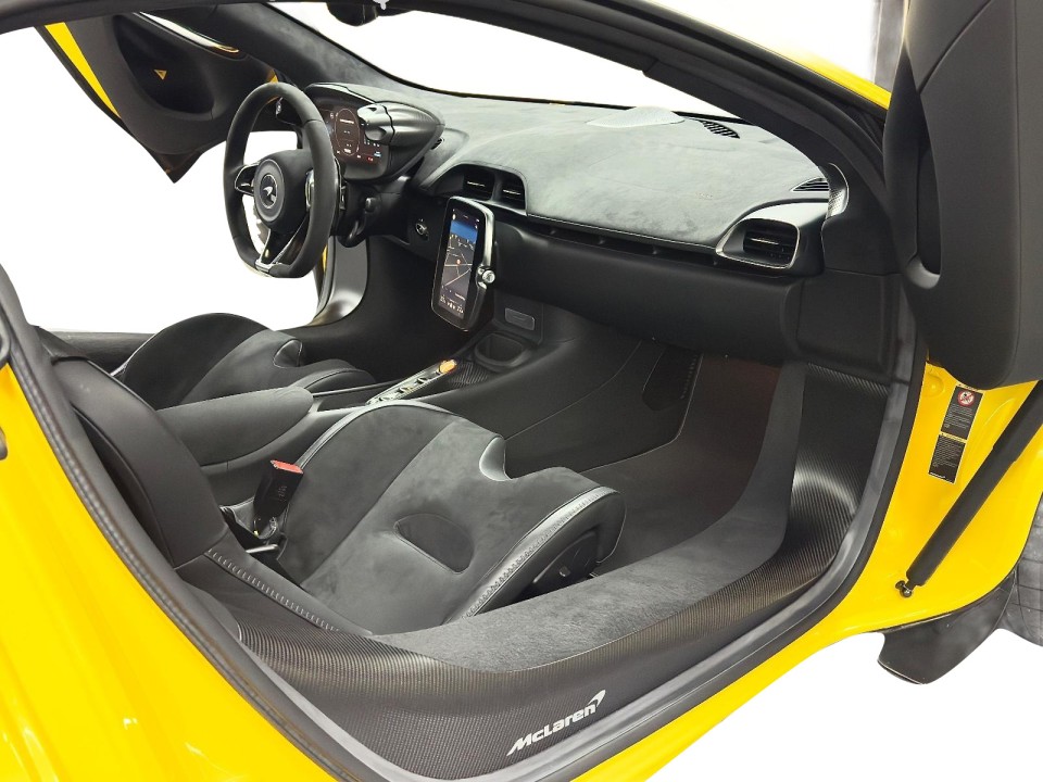 McLaren Artura - foto 12