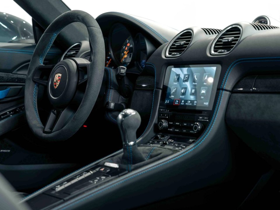 Porsche 718 Cayman GT4 - foto 9