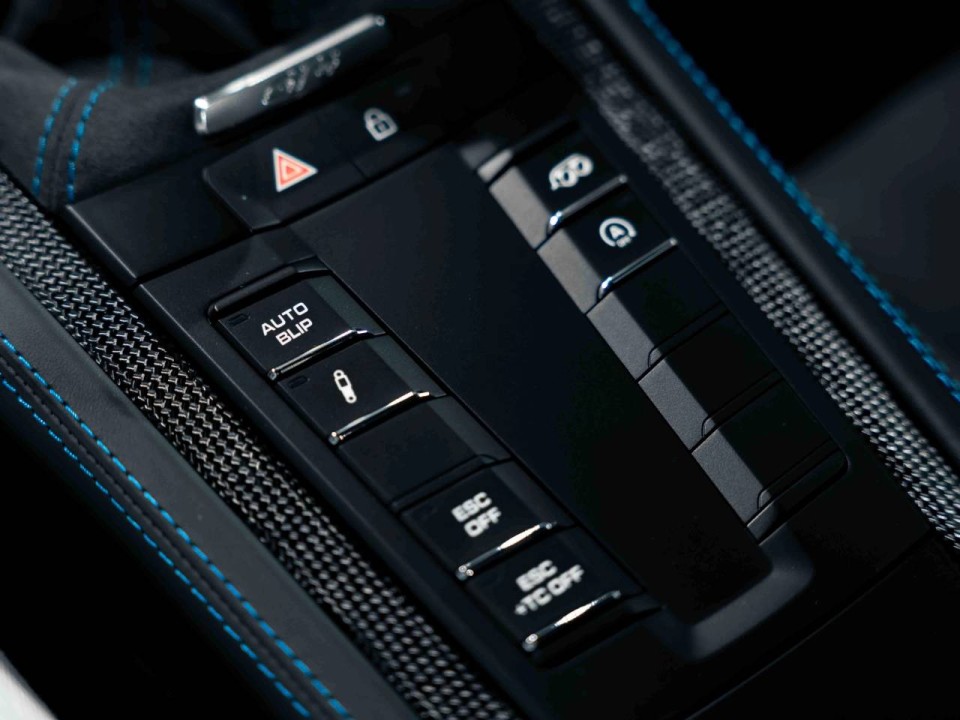 Porsche 718 Cayman GT4 - foto 13