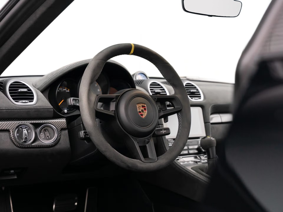 Porsche 718 Cayman GT4 RS - foto 7
