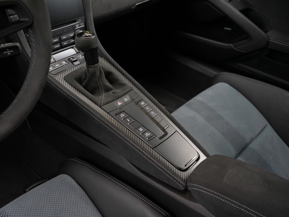 Porsche 718 Cayman GT4 RS - foto 13