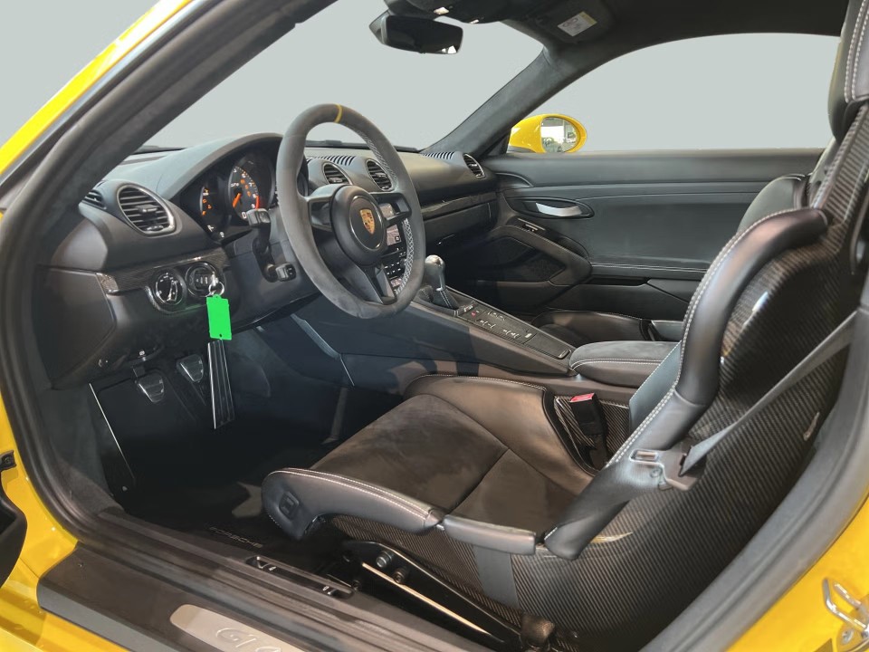 Porsche 718 Cayman GT4 - foto 8
