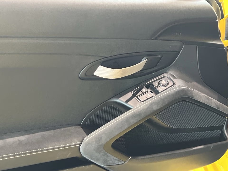 Porsche 718 Cayman GT4 - foto 18