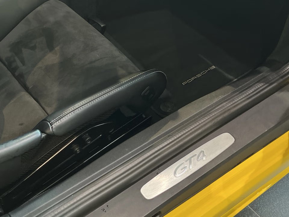 Porsche 718 Cayman GT4 - foto 21