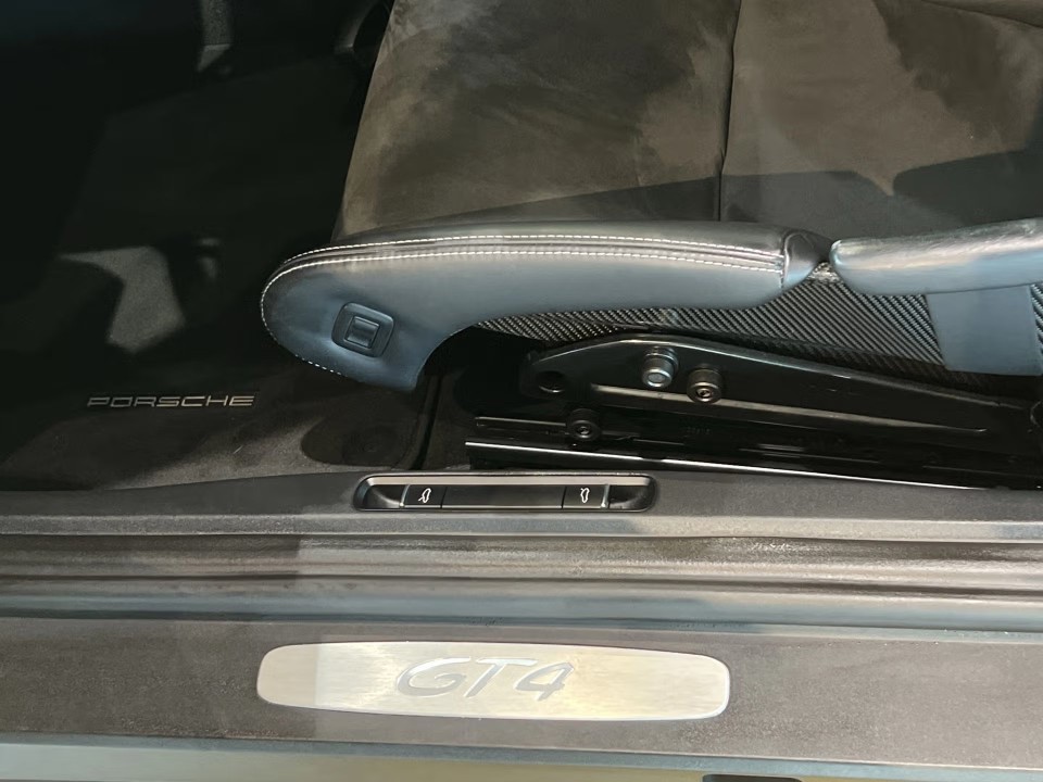 Porsche 718 Cayman GT4 - foto 22