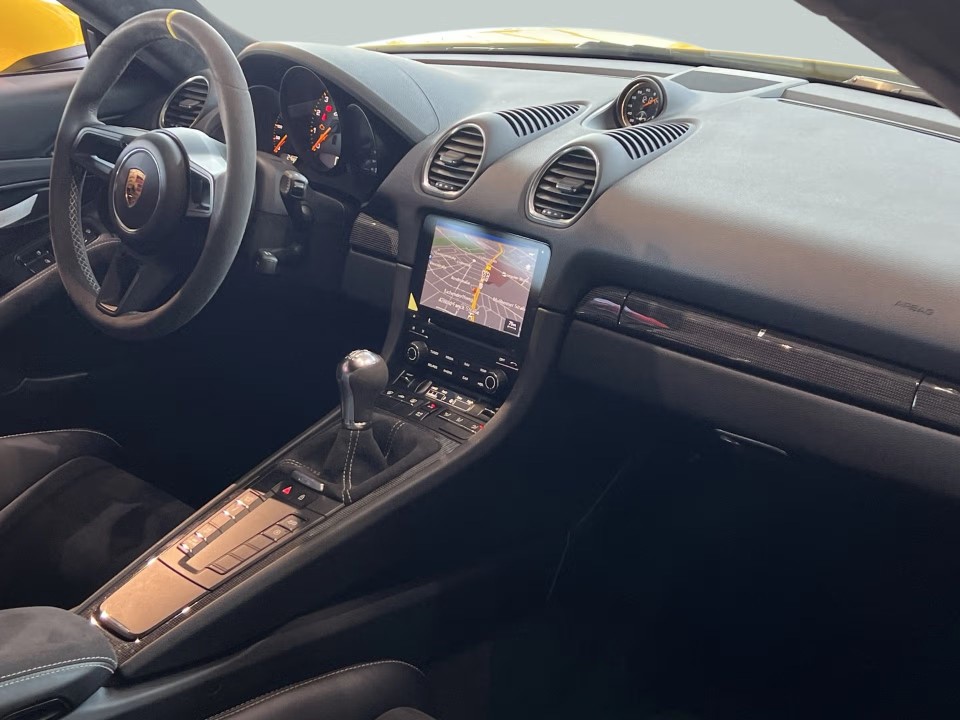 Porsche 718 Cayman GT4 - foto 9