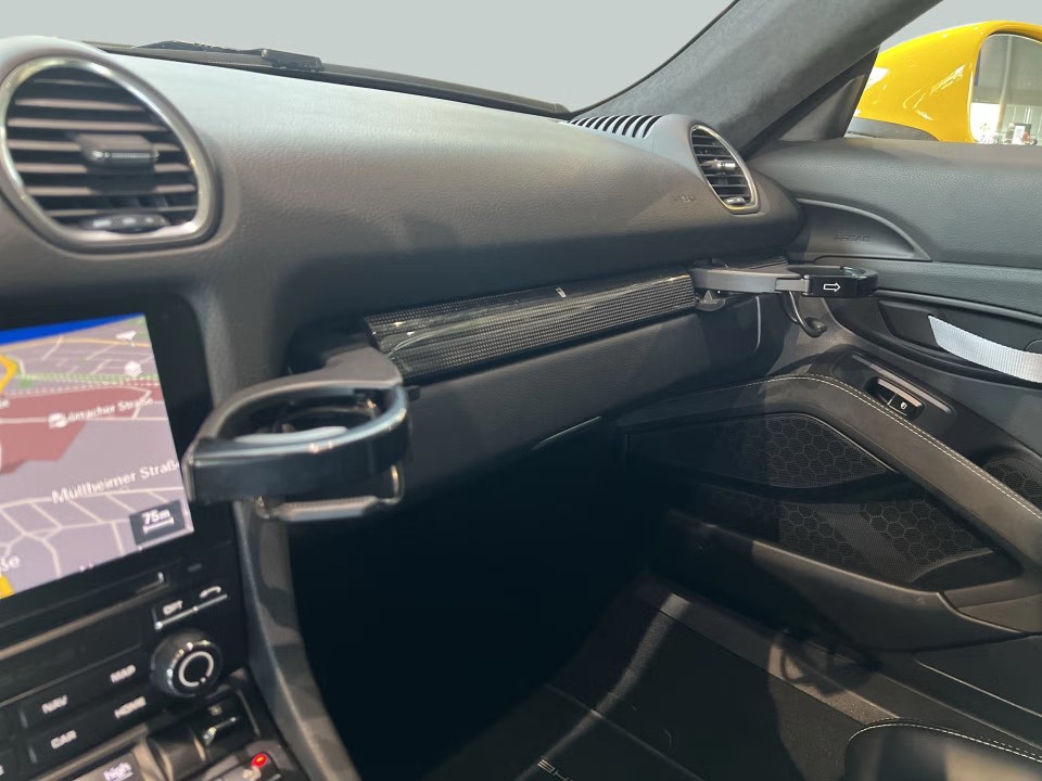 Porsche 718 Cayman GT4 - foto 14