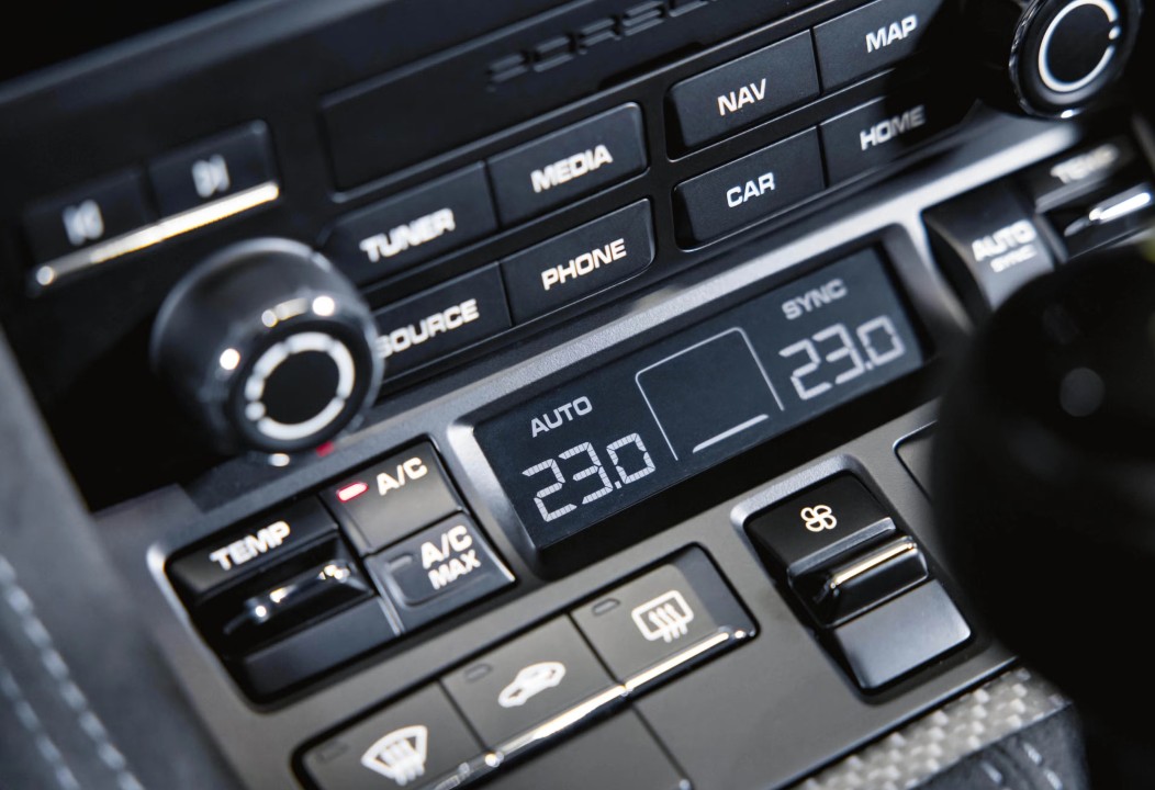 Porsche 718 Cayman GT4 RS - foto 10