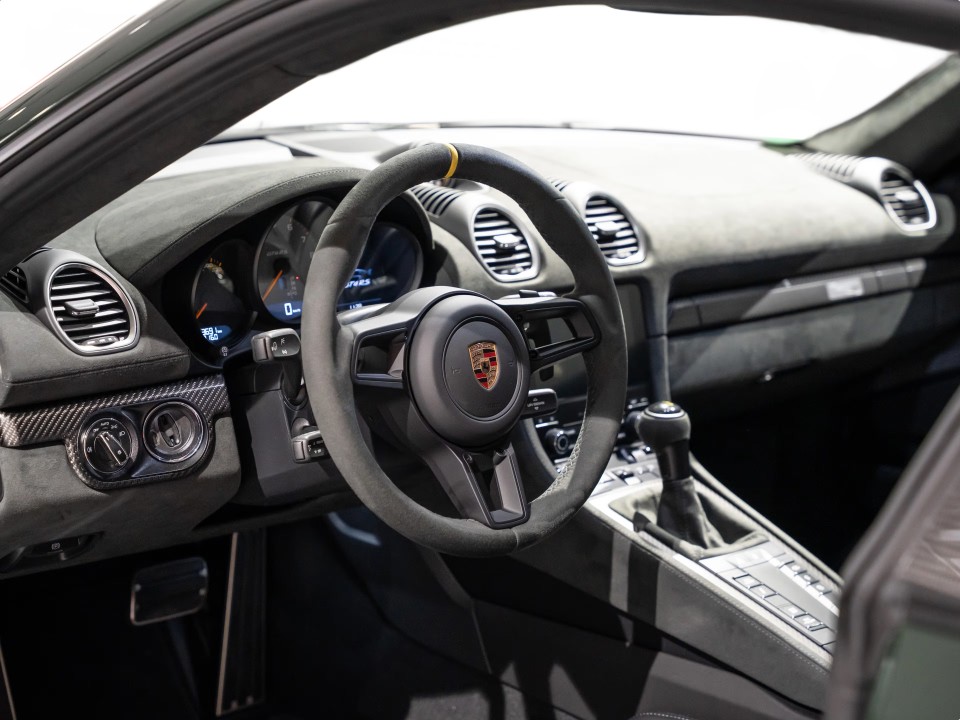 Porsche 718 Cayman GT4 RS - foto 6