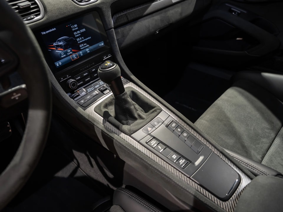 Porsche 718 Cayman GT4 RS - foto 13