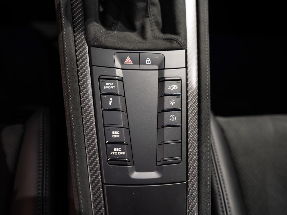 Porsche 718 Cayman GT4 RS - foto 14