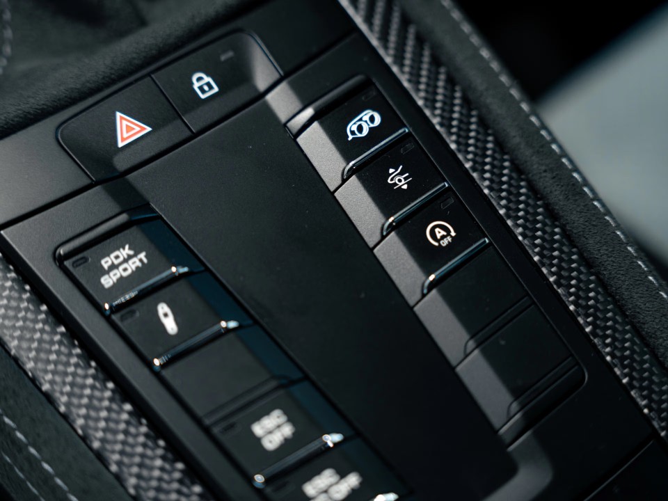 Porsche 718 Cayman GT4 RS - foto 13