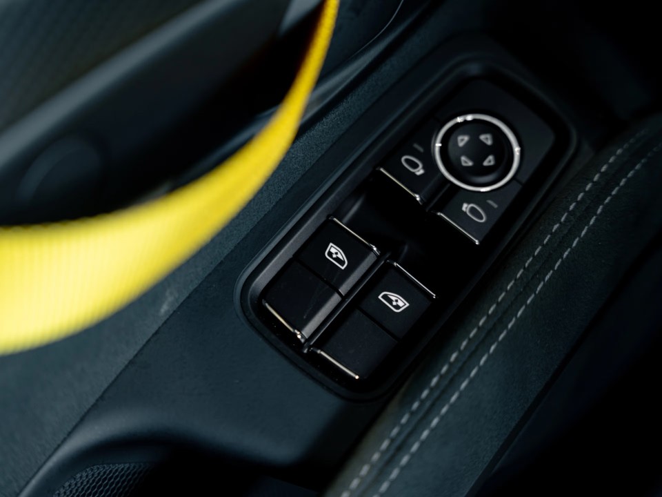 Porsche 718 Cayman GT4 RS - foto 18