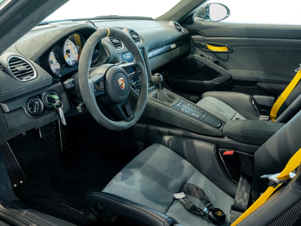 Porsche 718 Cayman GT4 RS - foto 7