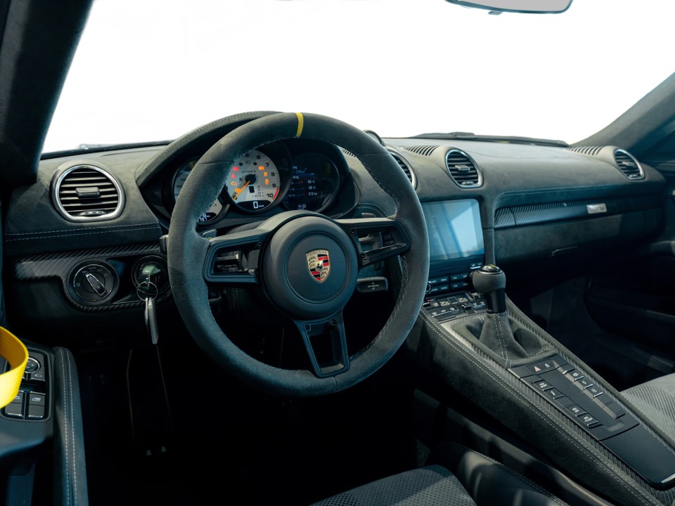 Porsche 718 Cayman GT4 RS - foto 6