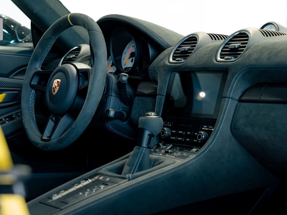 Porsche 718 Cayman GT4 RS - foto 8