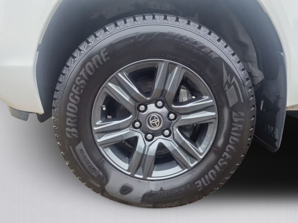 Toyota Hilux Double Cab - foto 16