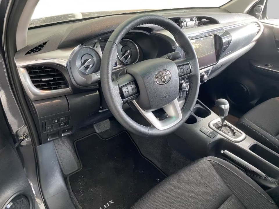 Toyota Hilux Double Cab (4)