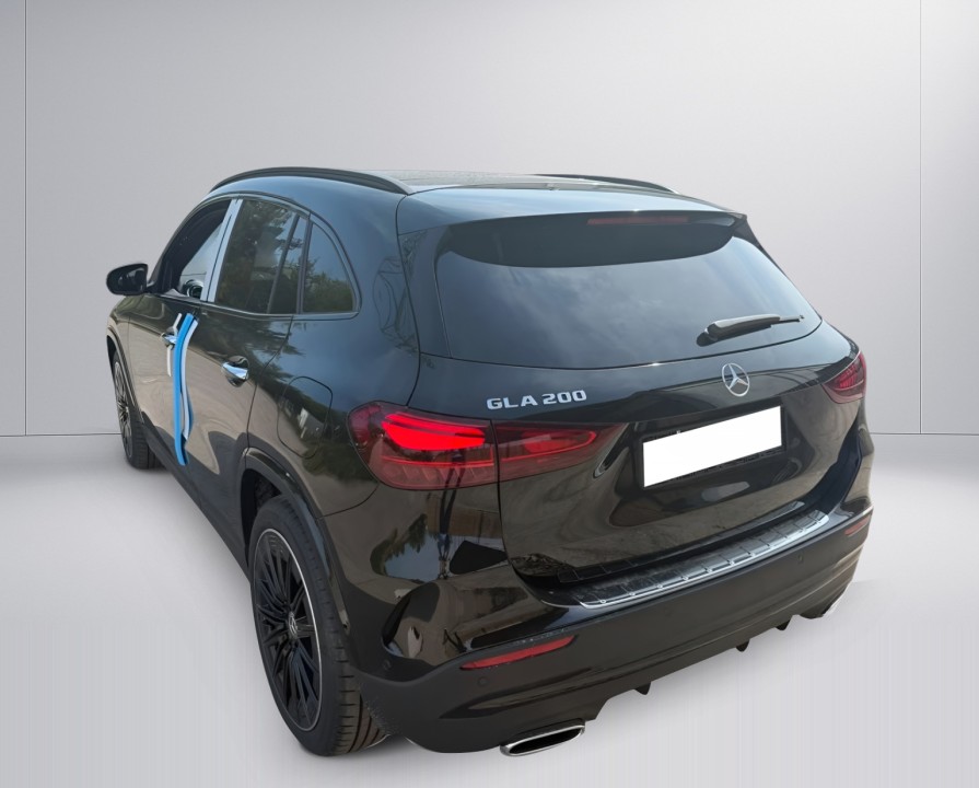 Mercedes-Benz GLA 200 (2)
