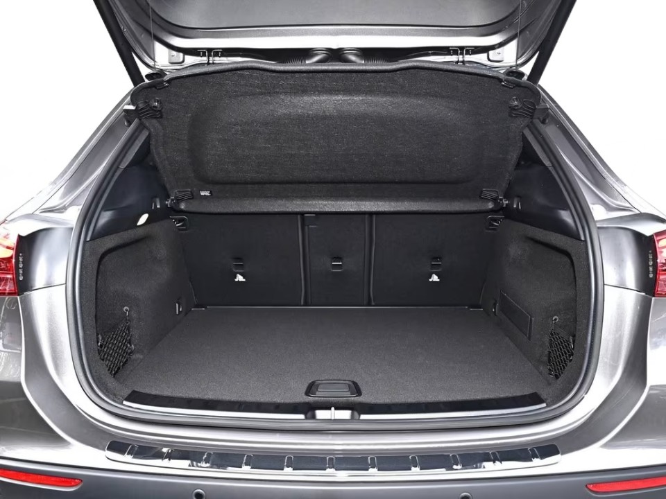 Mercedes-Benz GLA 180 AMG - foto 21