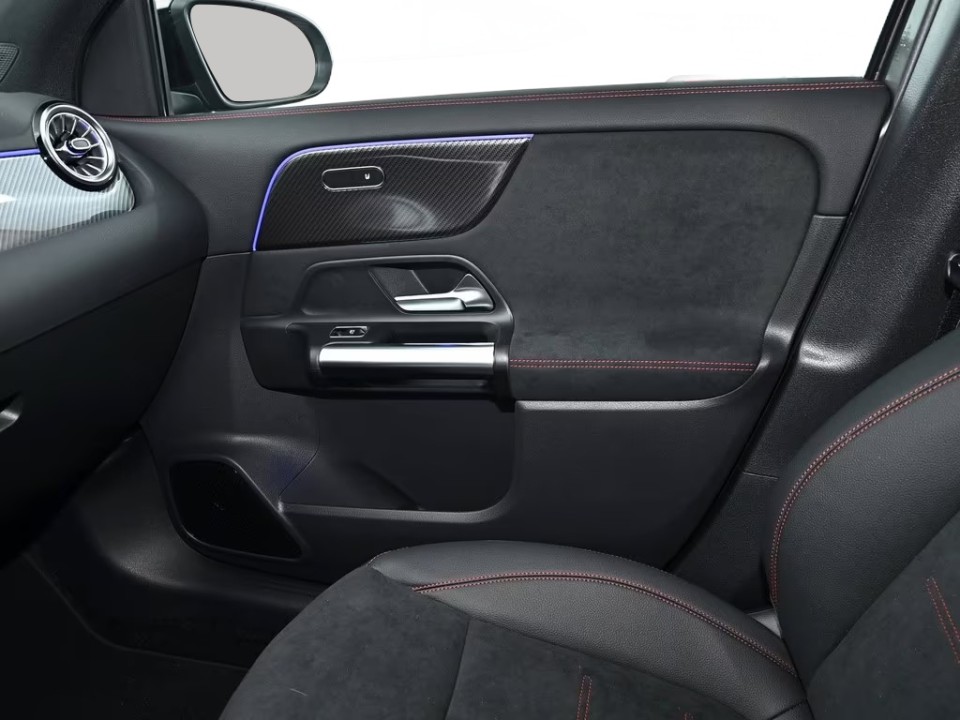 Mercedes-Benz GLA 180 AMG - foto 19