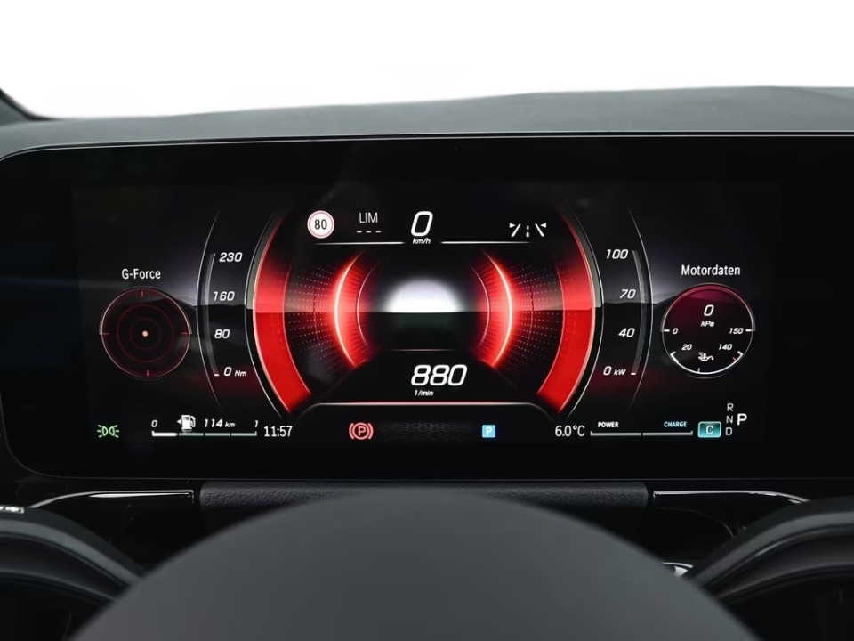 Mercedes-Benz GLA 180 AMG - foto 11