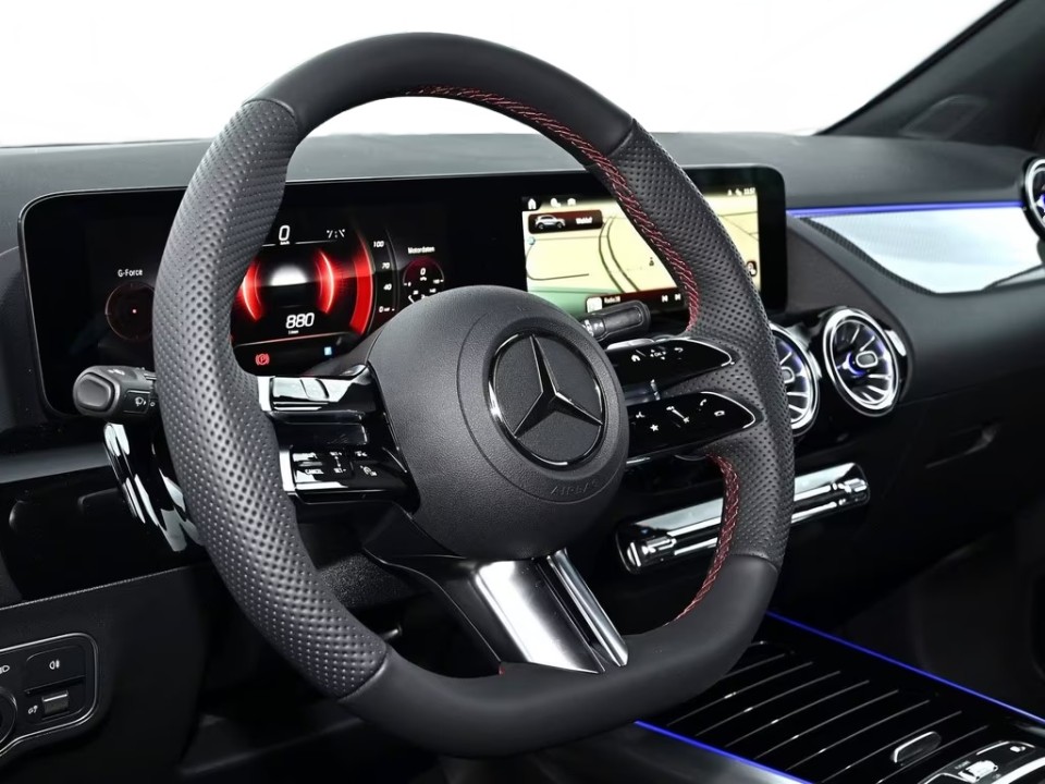 Mercedes-Benz GLA 180 AMG (3)