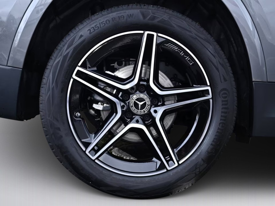 Mercedes-Benz GLA 180 AMG - foto 23