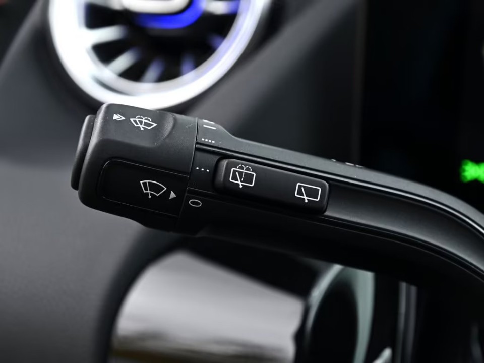 Mercedes-Benz GLA 180 AMG - foto 9