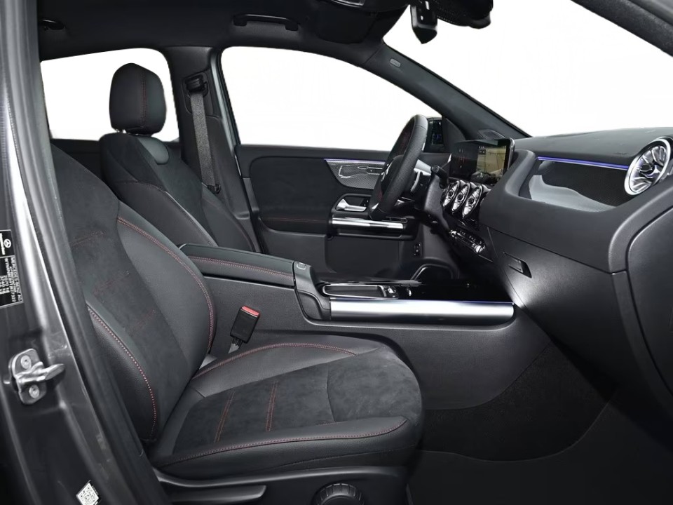 Mercedes-Benz GLA 180 AMG - foto 6