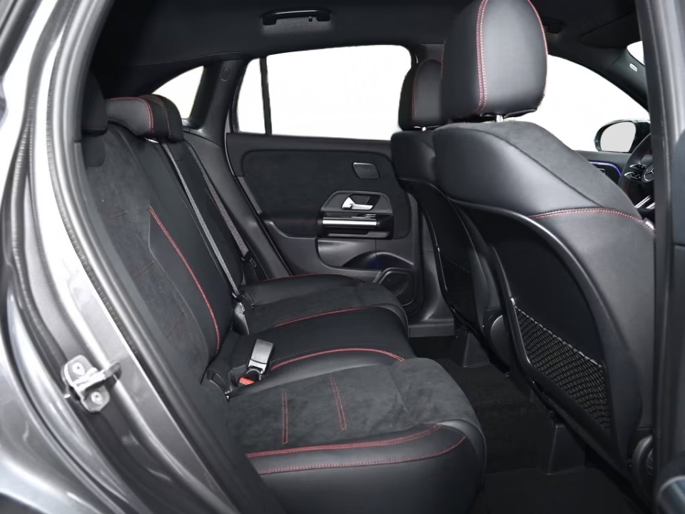 Mercedes-Benz GLA 180 AMG - foto 17