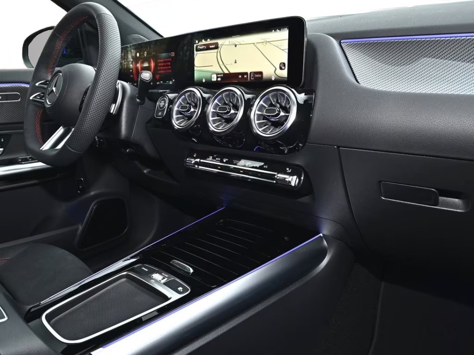 Mercedes-Benz GLA 180 AMG (4)