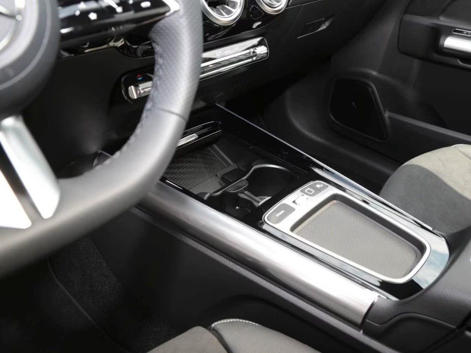 Mercedes-Benz GLA 220d 4MATIC AMG Line - foto 14