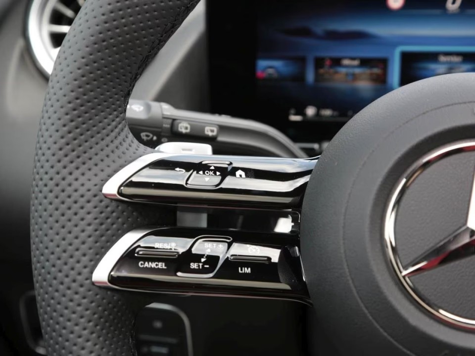 Mercedes-Benz GLA 220d 4MATIC AMG Line - foto 10