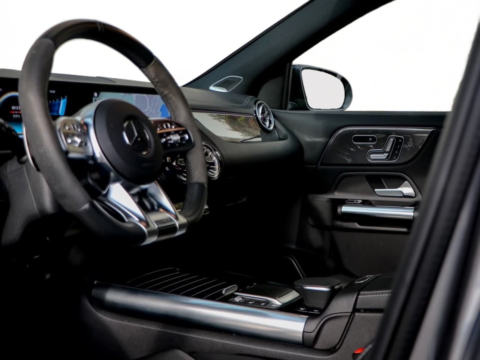 Mercedes-Benz GLA AMG 45s 4MATIC - foto 9