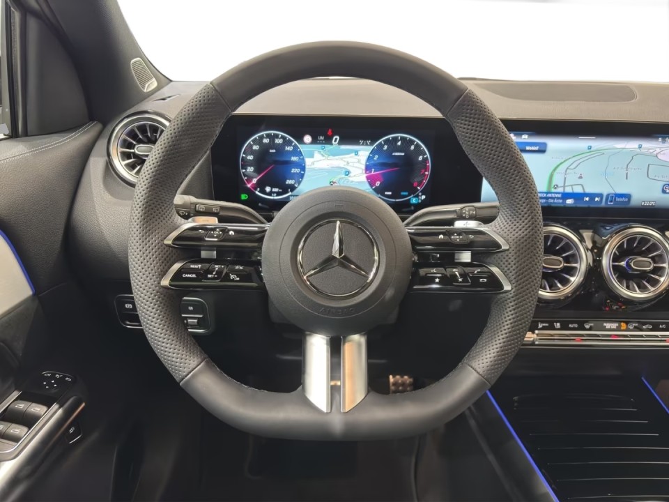 Mercedes-Benz GLA 220 4MATIC AMG Line (5)