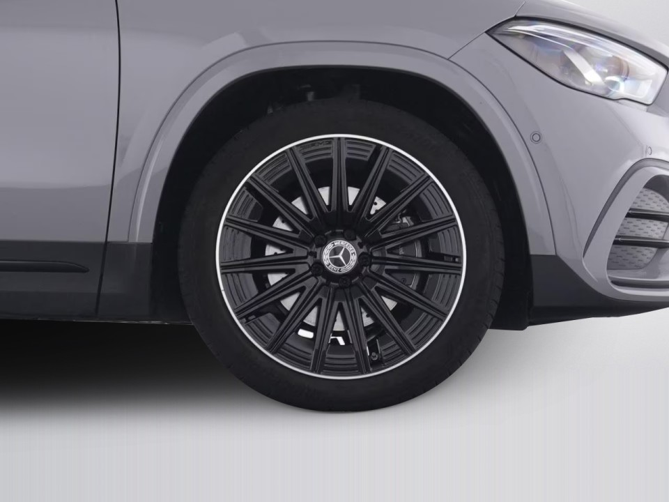 Mercedes-Benz GLA 200 AMG Line - foto 19