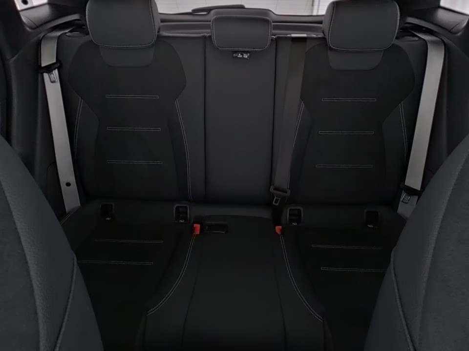 Mercedes-Benz GLA 200 AMG Line - foto 13