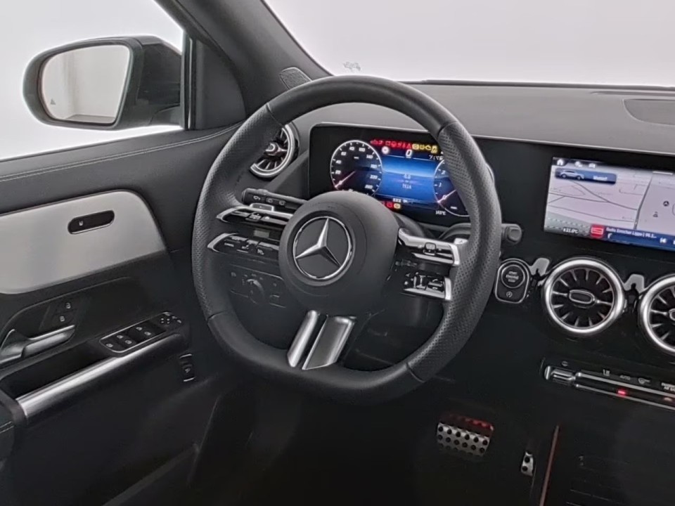 Mercedes-Benz GLA 200 AMG Line - foto 11