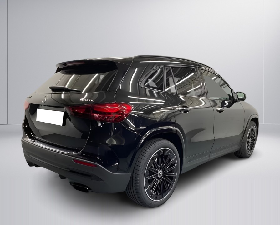 Mercedes-Benz GLA 220d 4MATIC AMG Line (2)