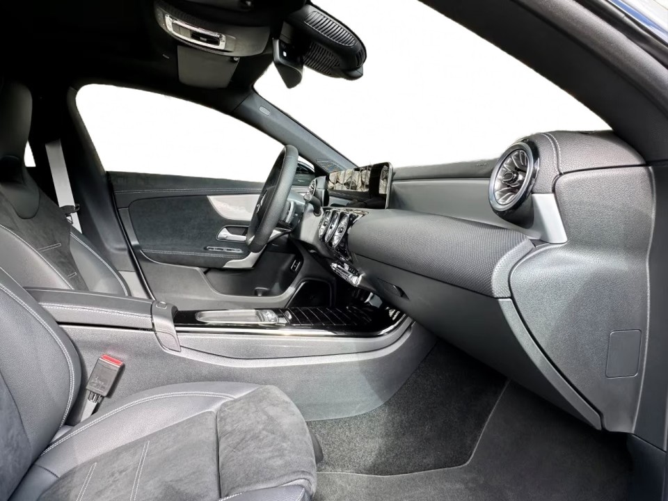Mercedes-Benz CLA 220 4MATIC AMG Line - foto 15