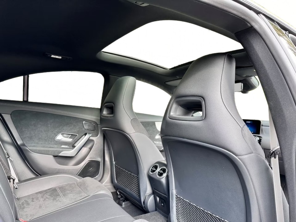 Mercedes-Benz CLA 220 4MATIC AMG Line - foto 21