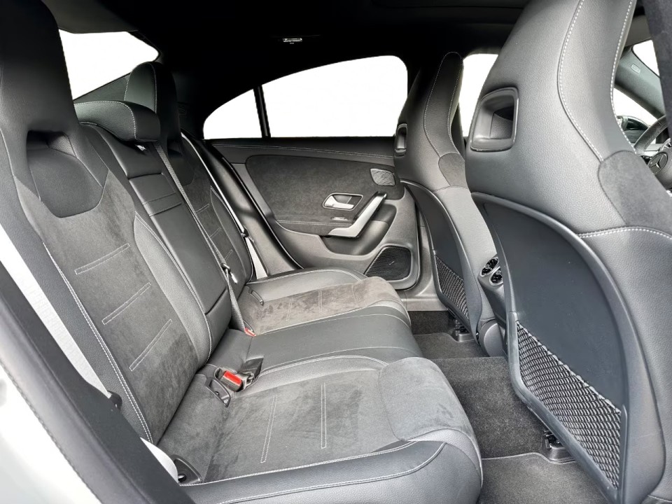 Mercedes-Benz CLA 220 4MATIC AMG Line - foto 19