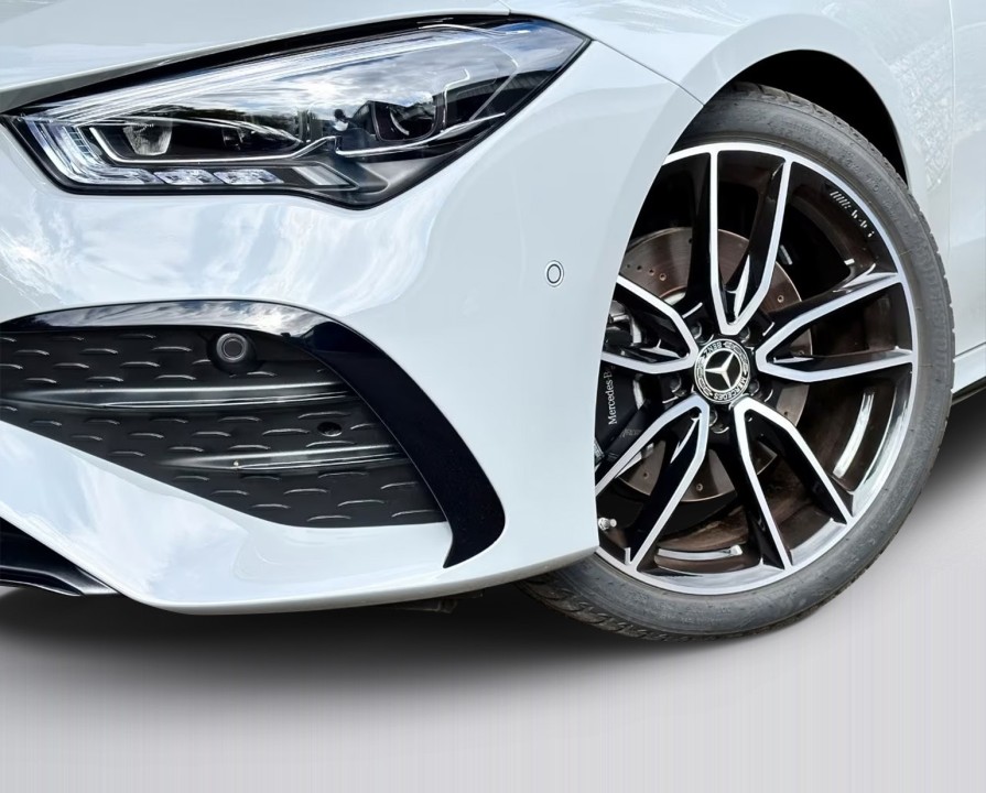Mercedes-Benz CLA 220 4MATIC AMG Line - foto 26