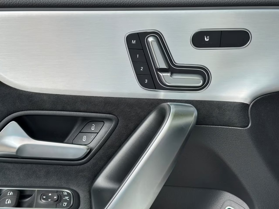 Mercedes-Benz CLA 220 4MATIC AMG Line - foto 23