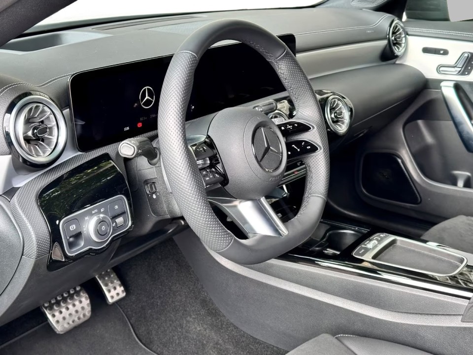 Mercedes-Benz CLA 220 4MATIC AMG Line - foto 11
