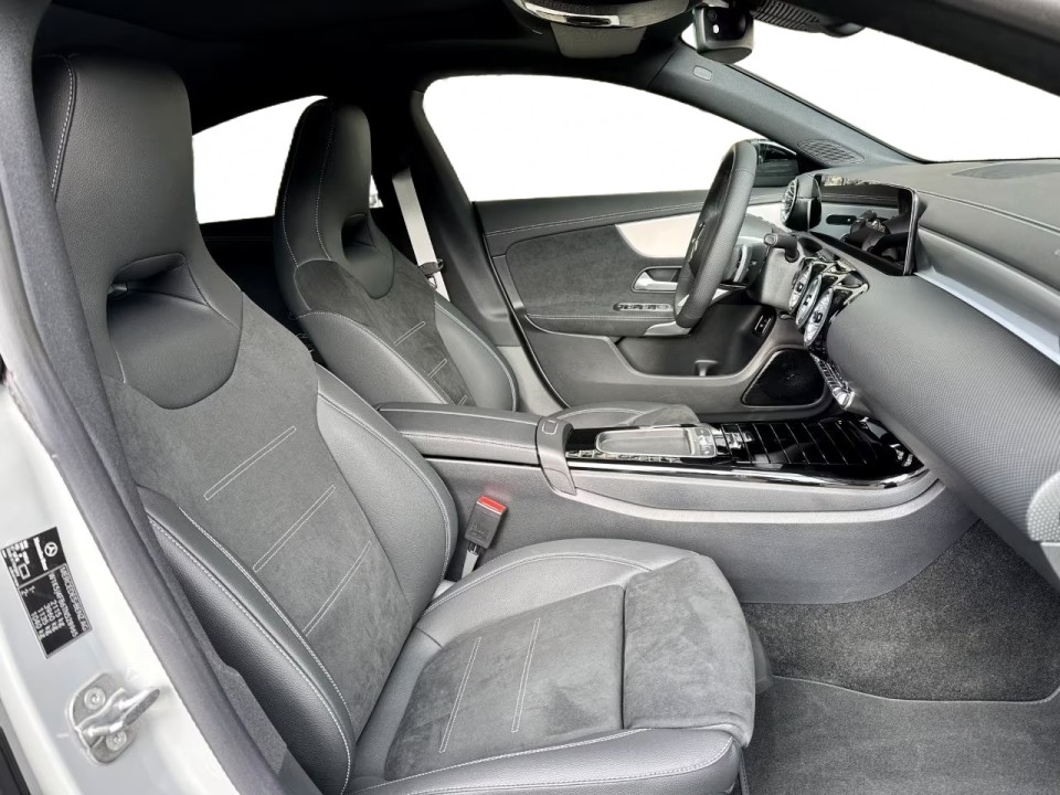 Mercedes-Benz CLA 220 4MATIC AMG Line - foto 16