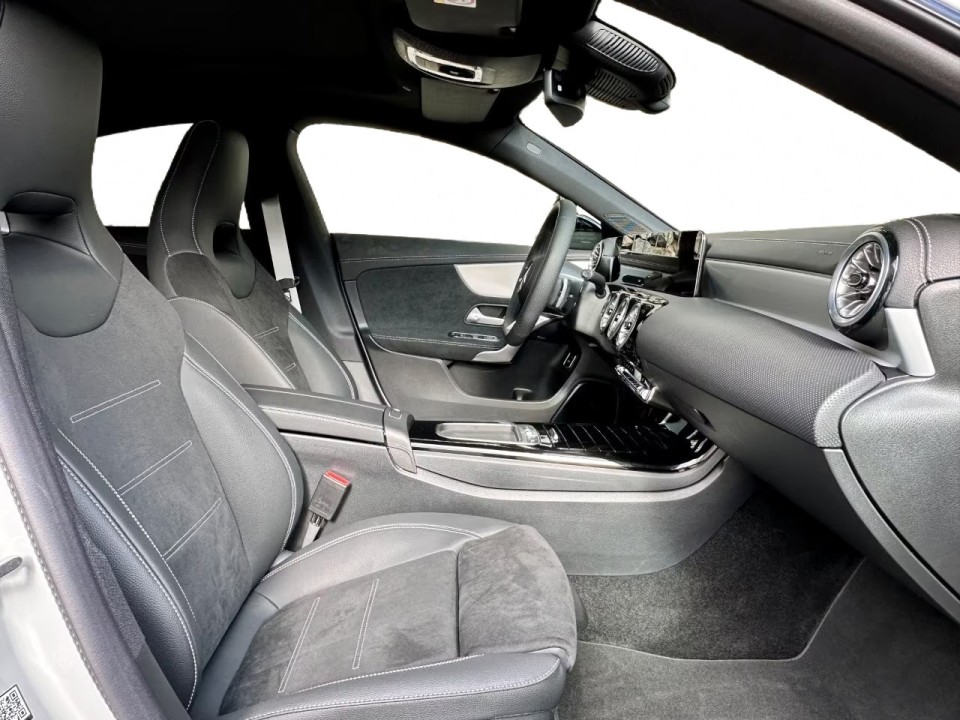 Mercedes-Benz CLA 220 4MATIC AMG Line - foto 14